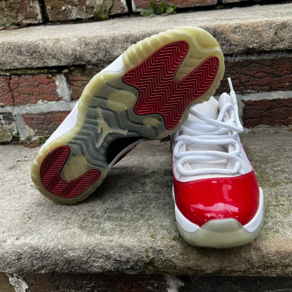 Jordan 11 Low Cherry - Picture 3 of 3